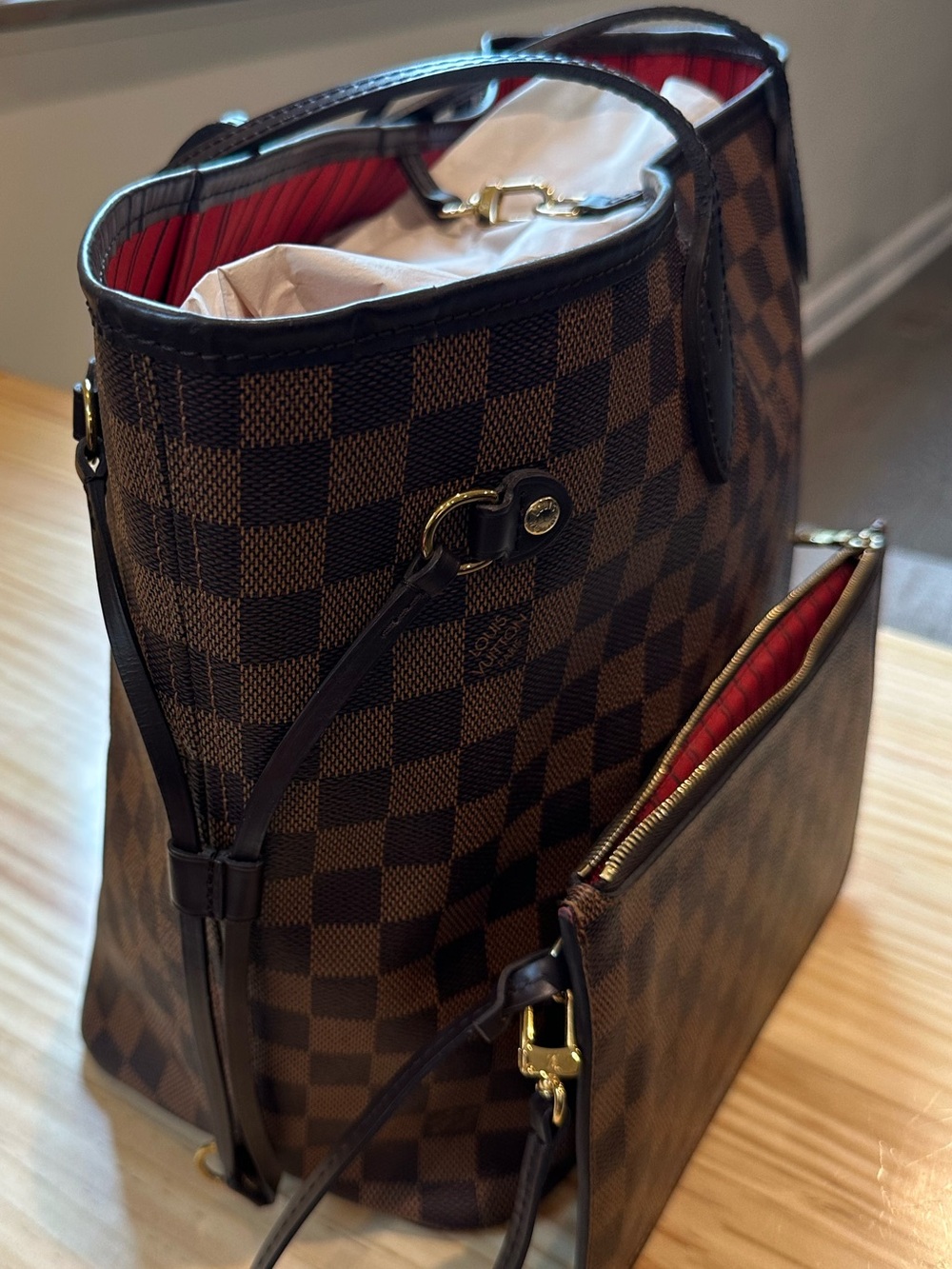 Great condition, LV Neverfull with Pouchette in great condition.